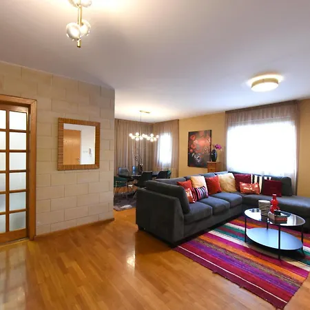 Stylish Nicosia Retreat With Fast Wifi & Parking Strovolos