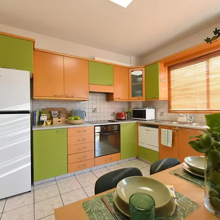 Stylish Nicosia Retreat With Fast Wifi & Parking Strovolos