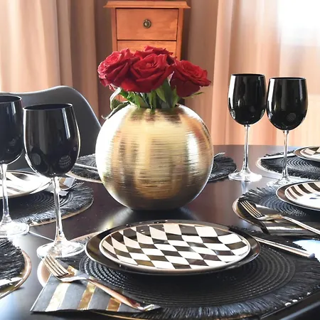 דירה Cosy Haven - Your Away From *