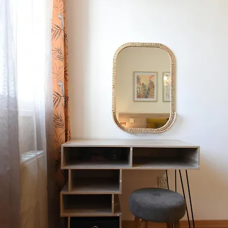 Stylish Nicosia Retreat With Fast Wifi & Parking Appartement *