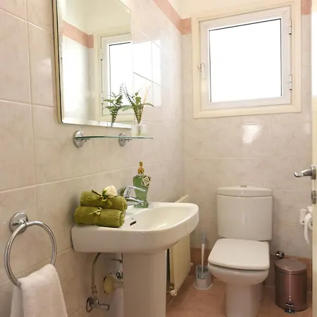 Stylish Nicosia Retreat With Fast Wifi & Parking * Strovolos