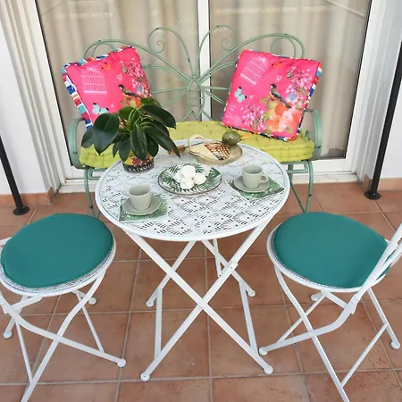 Stylish Nicosia Retreat With Fast Wifi & Parking Appartement *